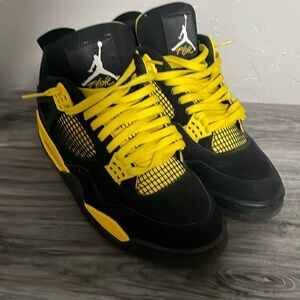 Air Jordan 4 Retro Thunder 2023